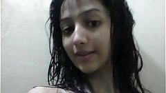 Indian Beautiful Indian girl with lovely boobs bathroom selfie - Wowmoyback